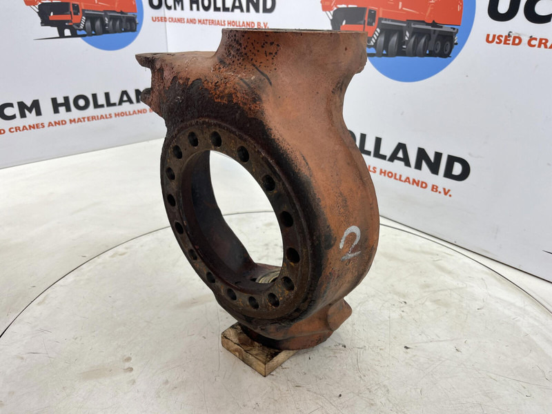 Faun RTF 50 Steering knuckle 16 holes axle 3 right - Csonkállvány: 1 kép. Faun RTF 50 Steering knuckle 16 holes axle 3 right - Csonkállvány: 1 kép.