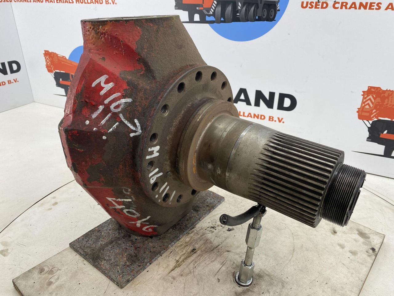 Gottwald AMK 70 Steering knuckle 16 holes axle 2 - Csonkállvány - Autódaru: 3 kép. Gottwald AMK 70 Steering knuckle 16 holes axle 2 - Csonkállvány - Autódaru: 3 kép.