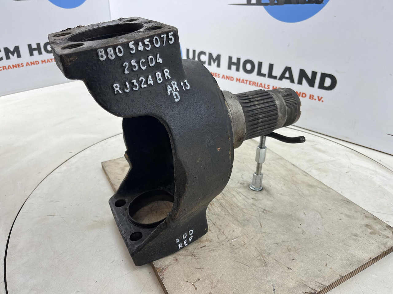 Csonkállvány - Autódaru Grove AT 750 BE Steering knuckle 16 holes: 6 kép. Csonkállvány - Autódaru Grove AT 750 BE Steering knuckle 16 holes: 6 kép.