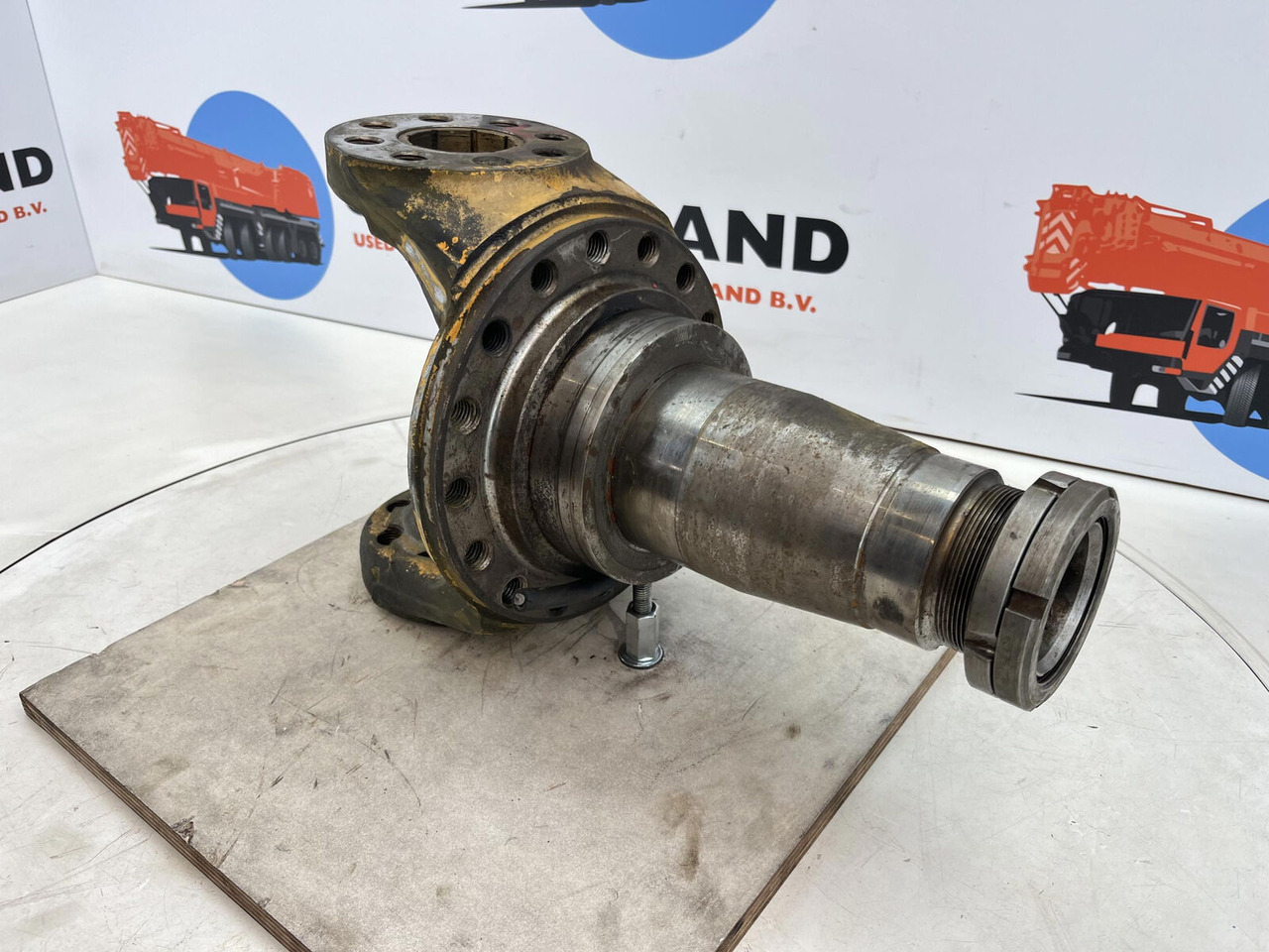 Grove AT 880 Steering knuckle 16 holes axle 2 - Csonkállvány - Autódaru: 3 kép. Grove AT 880 Steering knuckle 16 holes axle 2 - Csonkállvány - Autódaru: 3 kép.