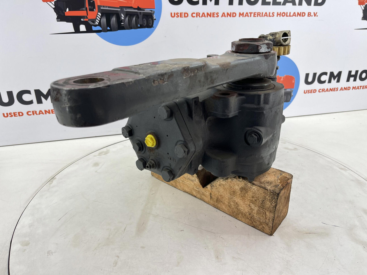 Grove GMK 2035 steering box - Kormánymű - Autódaru: 4 kép. Grove GMK 2035 steering box - Kormánymű - Autódaru: 4 kép.