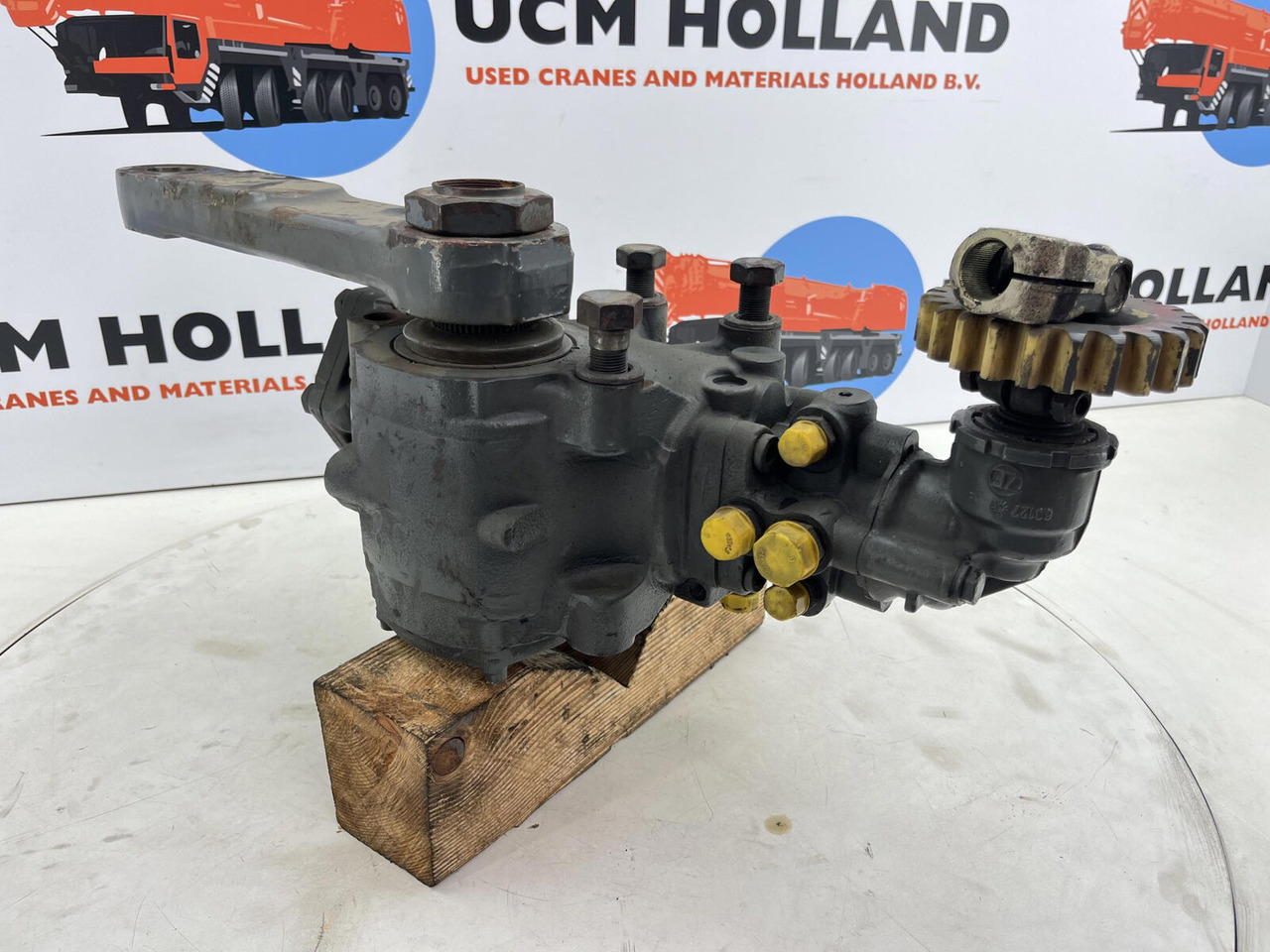 Grove GMK 2035 steering box - Kormánymű - Autódaru: 3 kép. Grove GMK 2035 steering box - Kormánymű - Autódaru: 3 kép.