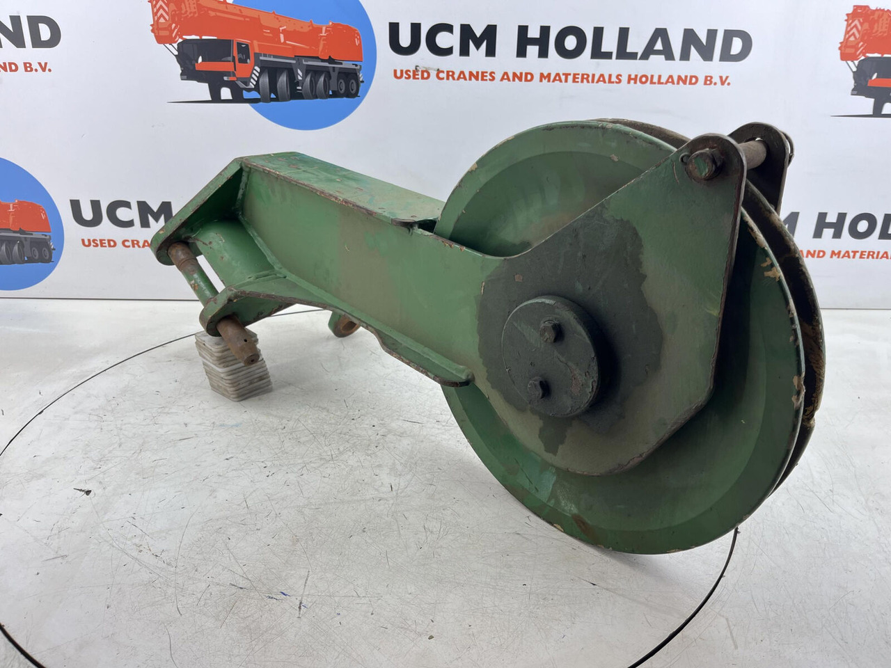 Grove GMK 3050 SHEAVE HEAD - Darugém: 1 kép. Grove GMK 3050 SHEAVE HEAD - Darugém: 1 kép.