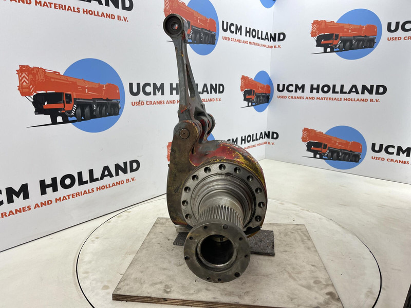 Grove GMK 3050 Steering knuckle axle 1 and 2 left - Csonkállvány: 2 kép. Grove GMK 3050 Steering knuckle axle 1 and 2 left - Csonkállvány: 2 kép.