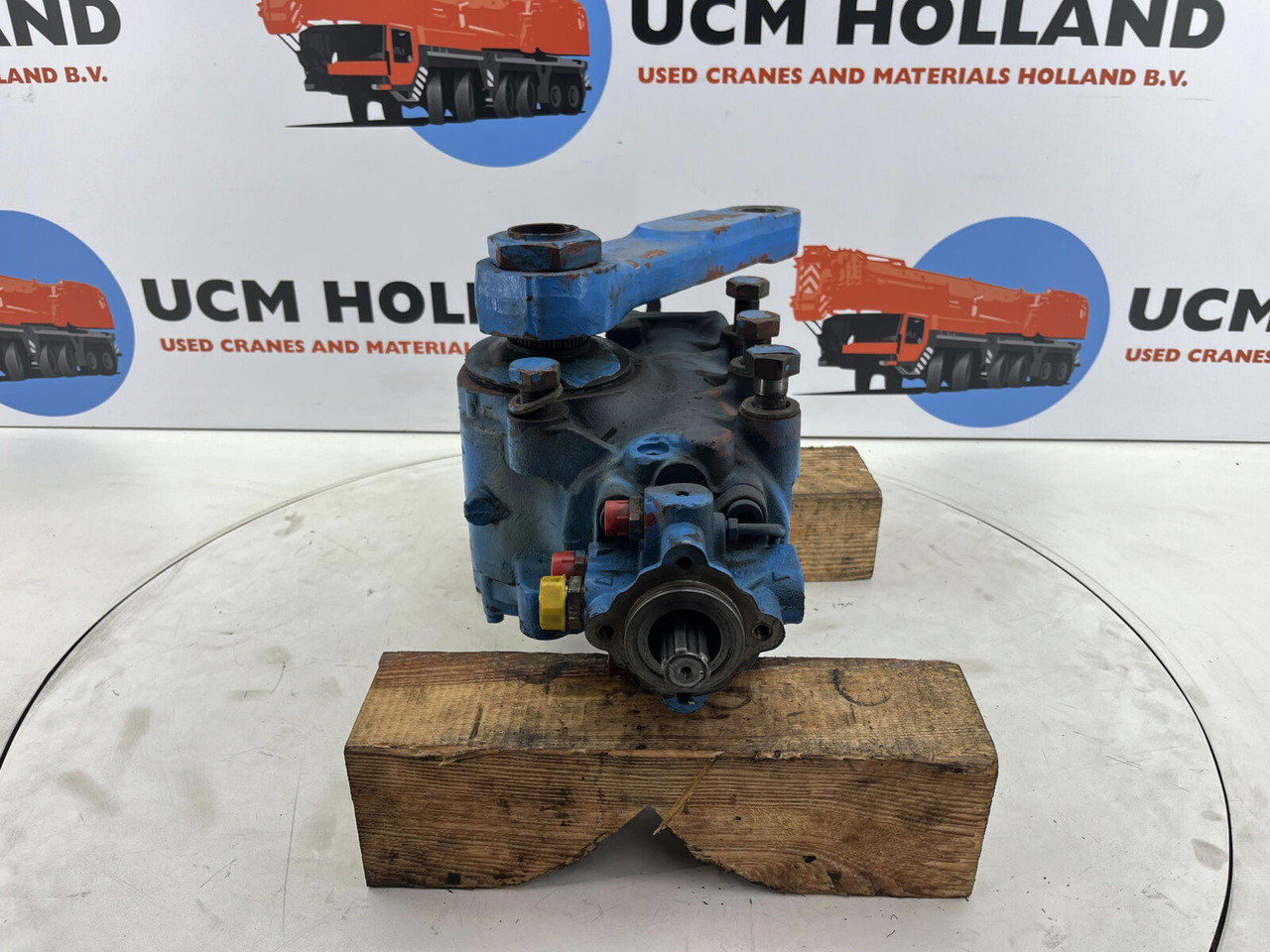 Grove GMK 3050 steering box - Kormánymű - Autódaru: 2 kép. Grove GMK 3050 steering box - Kormánymű - Autódaru: 2 kép.