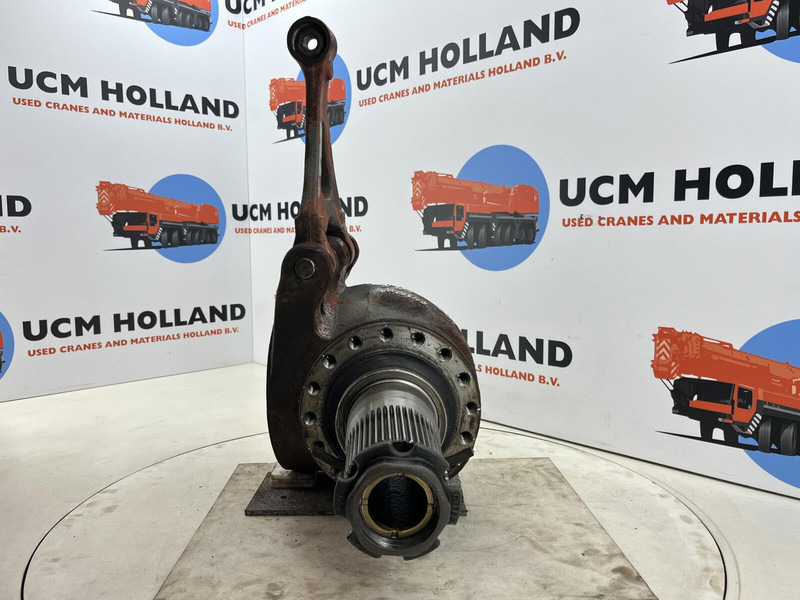 Grove GMK 3055 Steering knuckle 16 holes axle 3 right - Csonkállvány: 2 kép. Grove GMK 3055 Steering knuckle 16 holes axle 3 right - Csonkállvány: 2 kép.