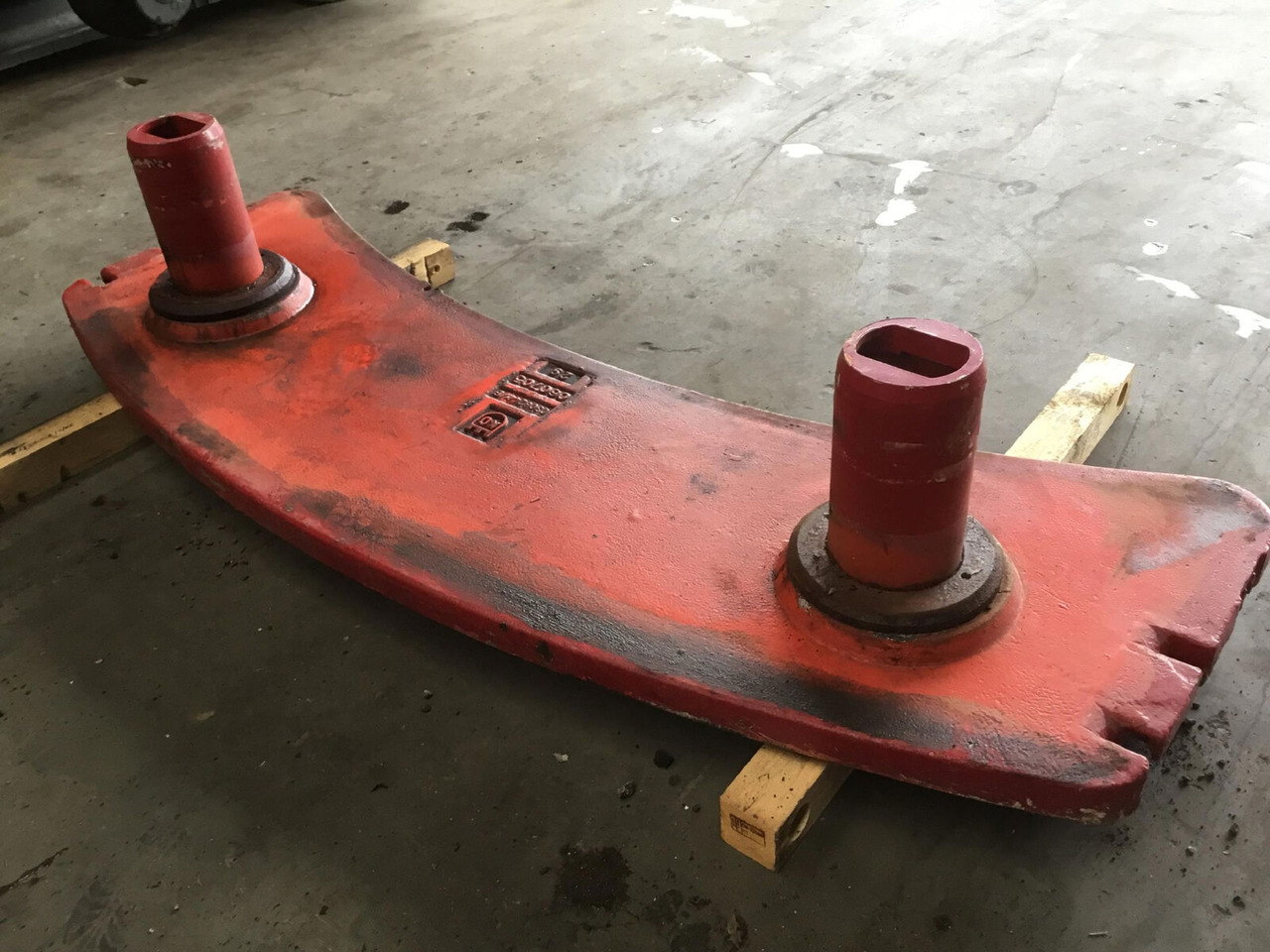 Grove GMK 3055 counterweight 1 ton - Ellensúly - Autódaru: 4 kép. Grove GMK 3055 counterweight 1 ton - Ellensúly - Autódaru: 4 kép.