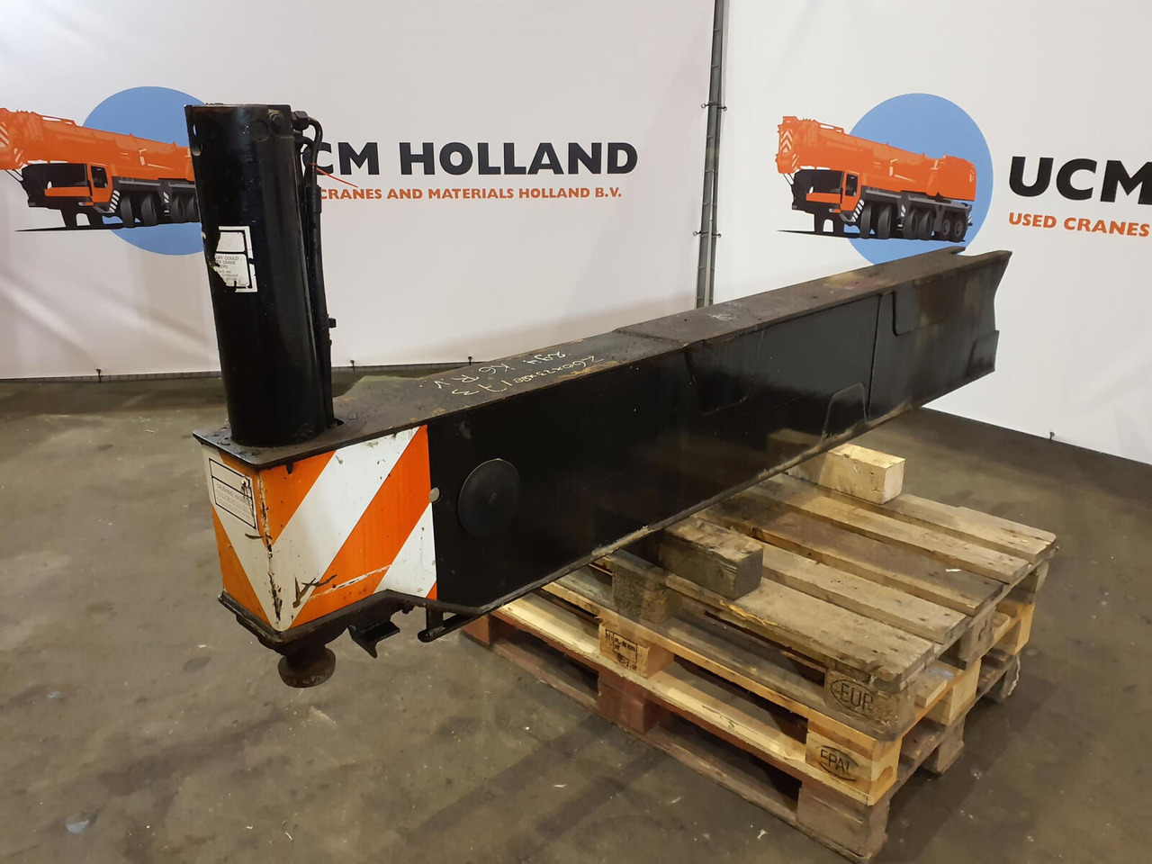 Grove GMK 3055 sliding beam complete front - Felfüggesztés - Daru: 2 kép. Grove GMK 3055 sliding beam complete front - Felfüggesztés - Daru: 2 kép.