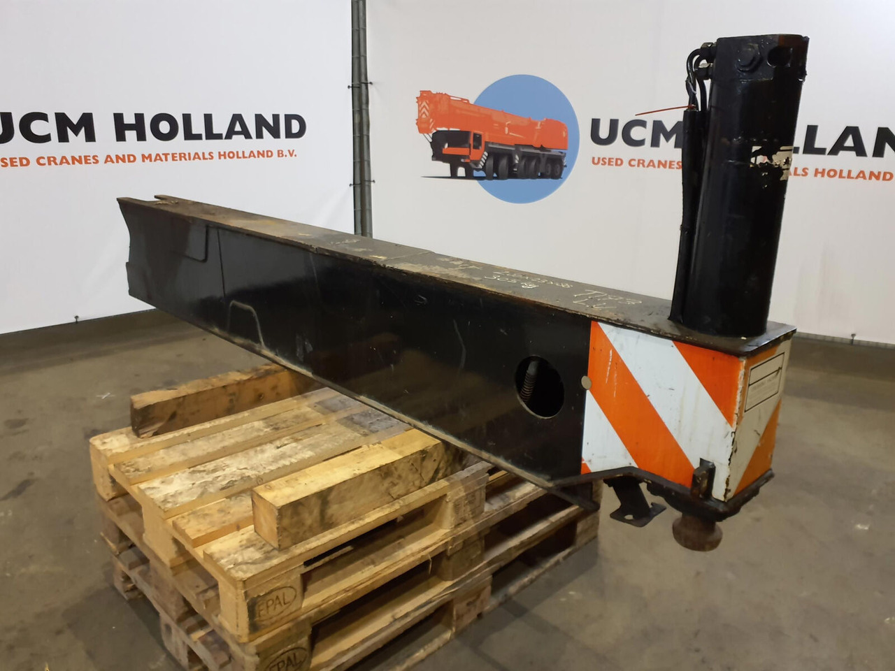 Grove GMK 3055 sliding beam complete front - Felfüggesztés - Autódaru: 1 kép. Grove GMK 3055 sliding beam complete front - Felfüggesztés - Autódaru: 1 kép.