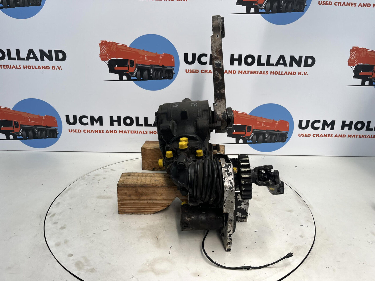 Grove GMK 3055 steering Box - Kormánymű - Autódaru: 2 kép. Grove GMK 3055 steering Box - Kormánymű - Autódaru: 2 kép.