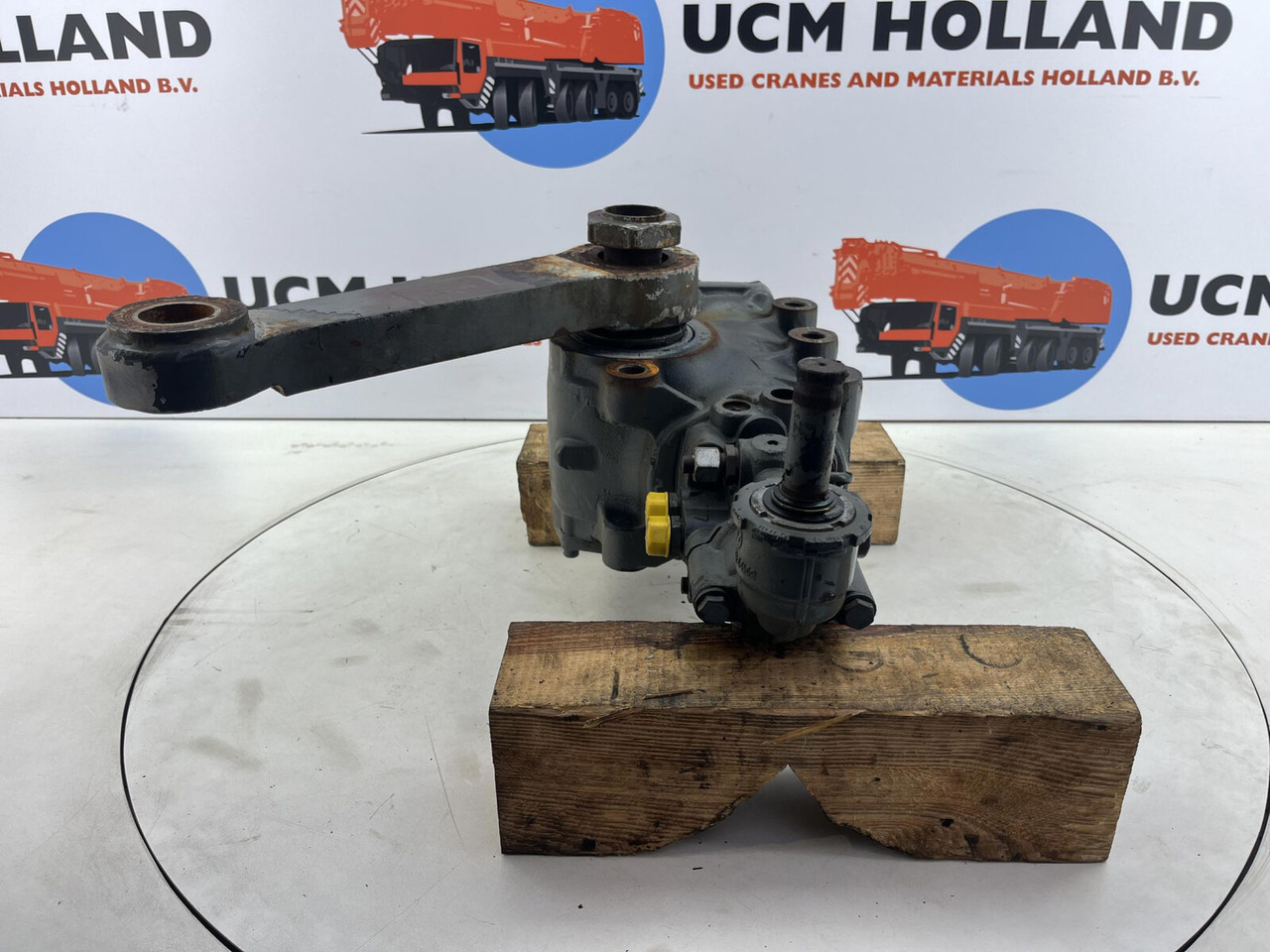 Grove GMK 3055 steering box - Kormánymű - Autódaru: 4 kép. Grove GMK 3055 steering box - Kormánymű - Autódaru: 4 kép.