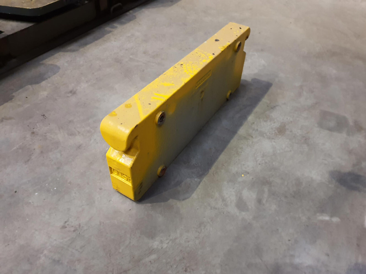 Grove GMK 4075 counterweight 0,5 ton - Ellensúly - Autódaru: 2 kép. Grove GMK 4075 counterweight 0,5 ton - Ellensúly - Autódaru: 2 kép.