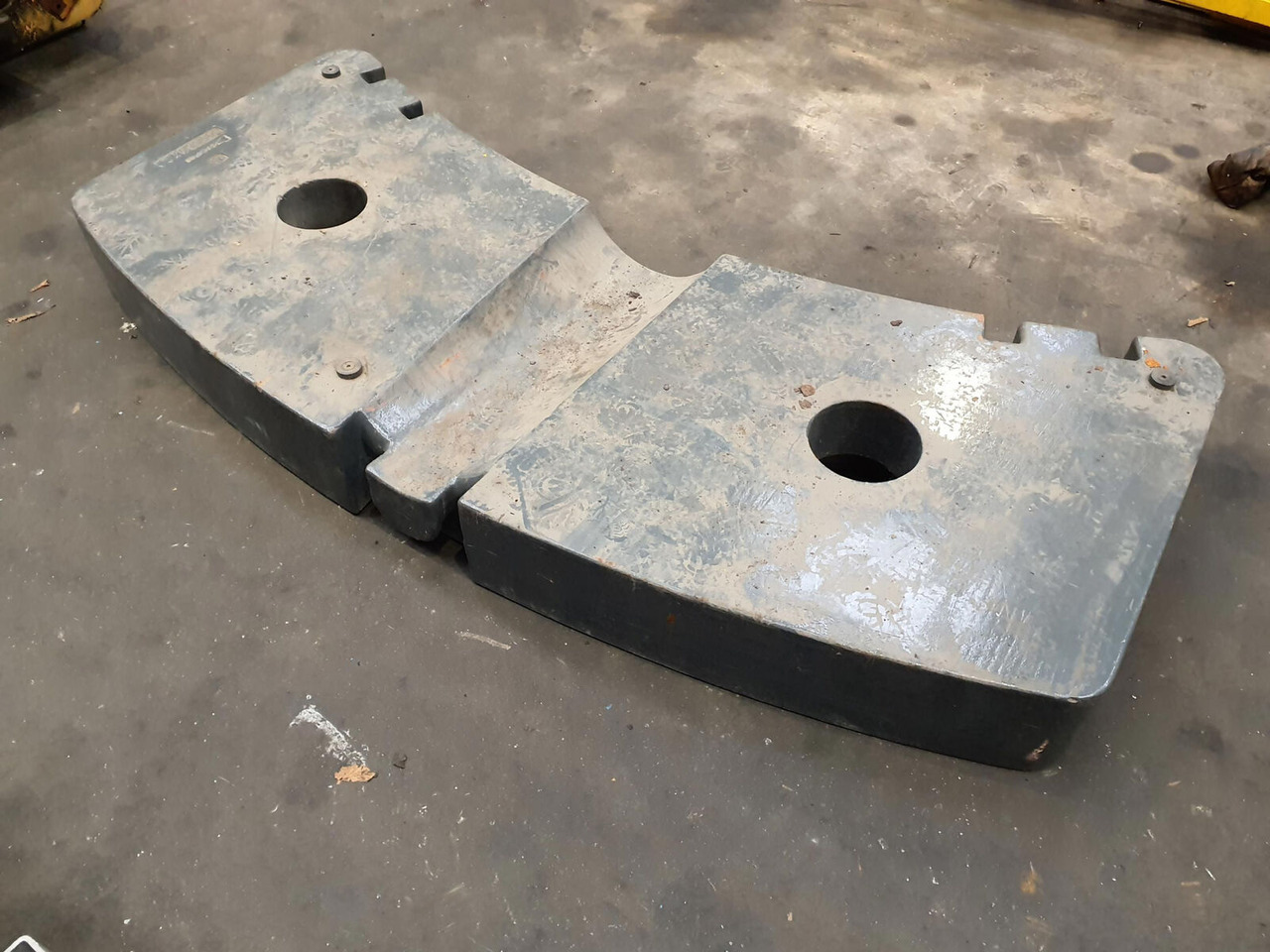 Grove GMK 4075 counterweight 4,0 ton - Ellensúly - Autódaru: 4 kép. Grove GMK 4075 counterweight 4,0 ton - Ellensúly - Autódaru: 4 kép.