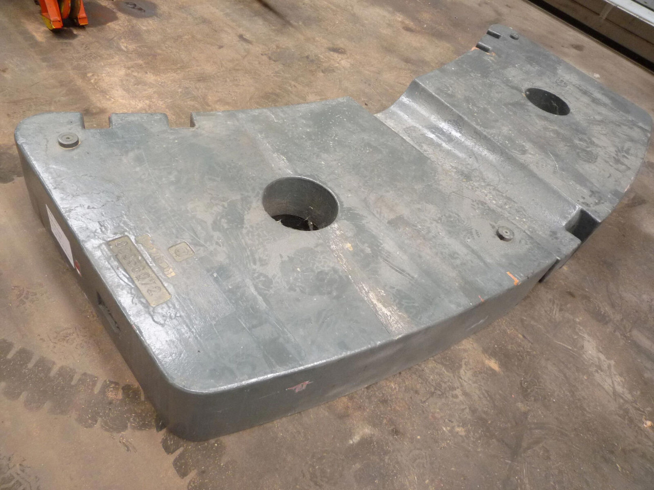 Grove GMK 4075 counterweight 4,0 ton - Ellensúly - Autódaru: 2 kép. Grove GMK 4075 counterweight 4,0 ton - Ellensúly - Autódaru: 2 kép.