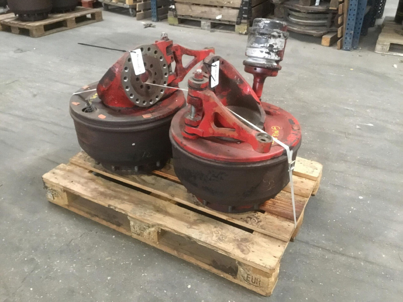 Grove GMK 5130-1 Megatrak axle house - Tengely és alkatrészek - Autódaru: 1 kép. Grove GMK 5130-1 Megatrak axle house - Tengely és alkatrészek - Autódaru: 1 kép.