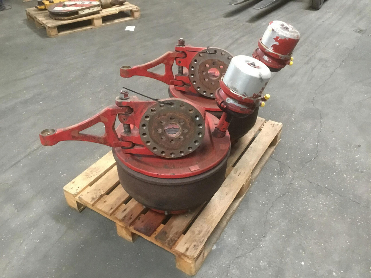 Grove GMK 5130-1 axle house - Tengely és alkatrészek - Autódaru: 3 kép. Grove GMK 5130-1 axle house - Tengely és alkatrészek - Autódaru: 3 kép.