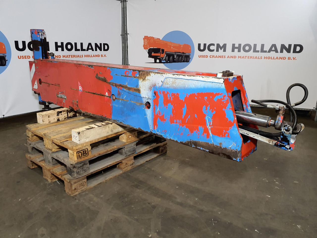 Grove GMK 5130-1 outrigger beam complete front - Felfüggesztés - Autódaru: 3 kép. Grove GMK 5130-1 outrigger beam complete front - Felfüggesztés - Autódaru: 3 kép.