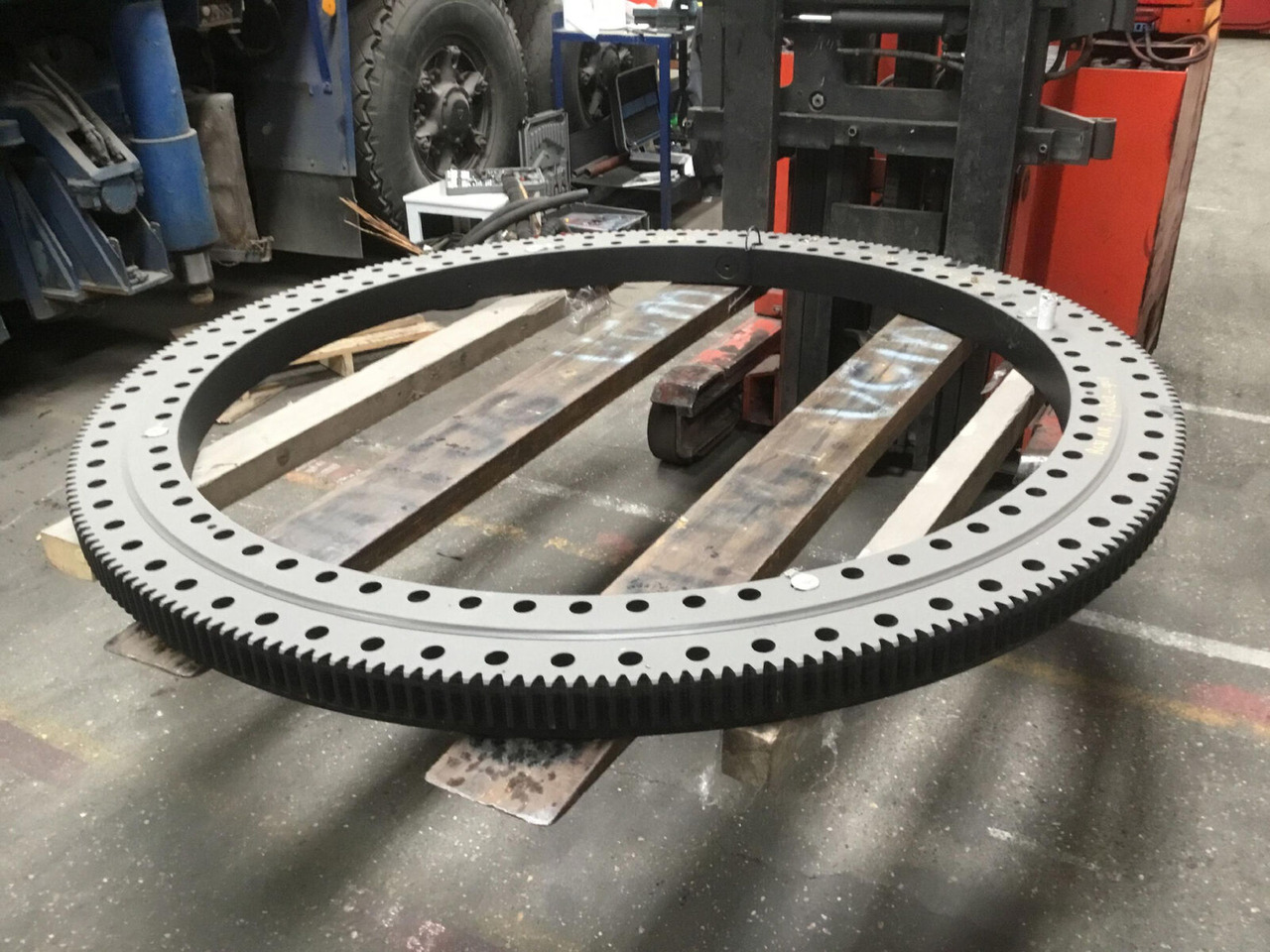 Grove GMK 5130-1 slew ring - Elforduló gyűrű - Autódaru: 1 kép. Grove GMK 5130-1 slew ring - Elforduló gyűrű - Autódaru: 1 kép.