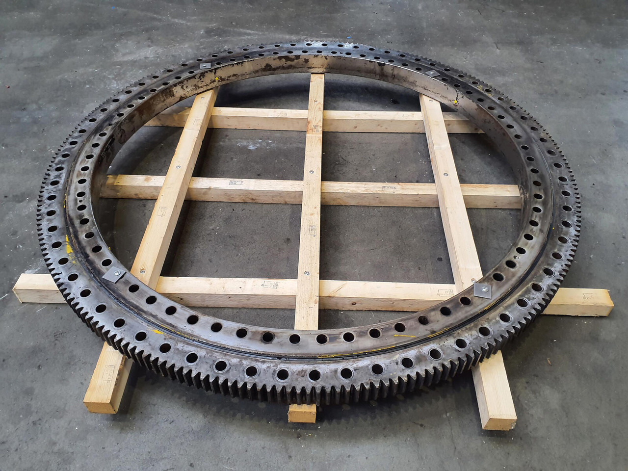 Grove GMK 5130-1 slewing ring - Elforduló gyűrű - Autódaru: 2 kép. Grove GMK 5130-1 slewing ring - Elforduló gyűrű - Autódaru: 2 kép.