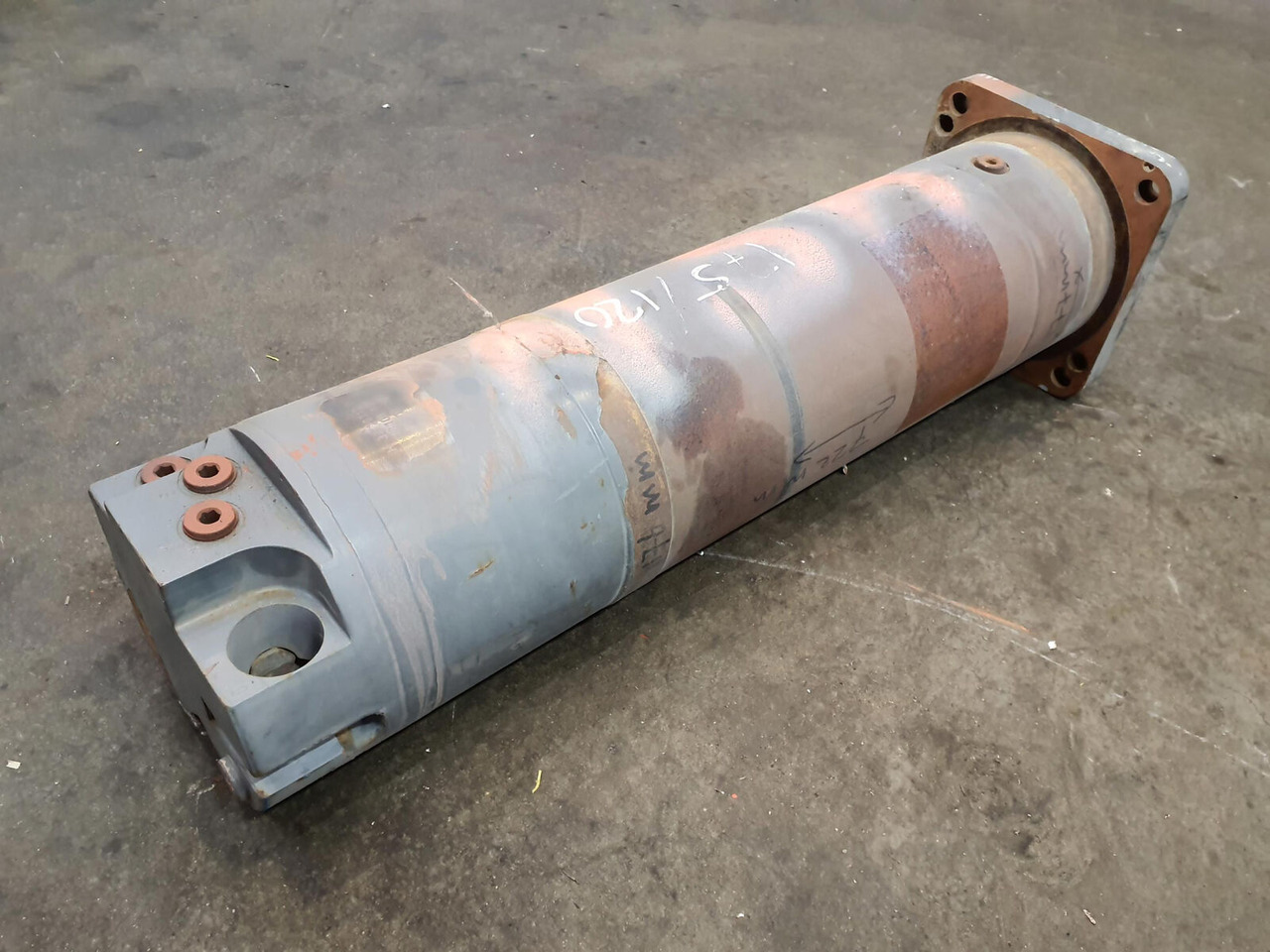 Grove GMK 5220, 5170 outrigger cylinder - Felfüggesztés - Autódaru: 3 kép. Grove GMK 5220, 5170 outrigger cylinder - Felfüggesztés - Autódaru: 3 kép.