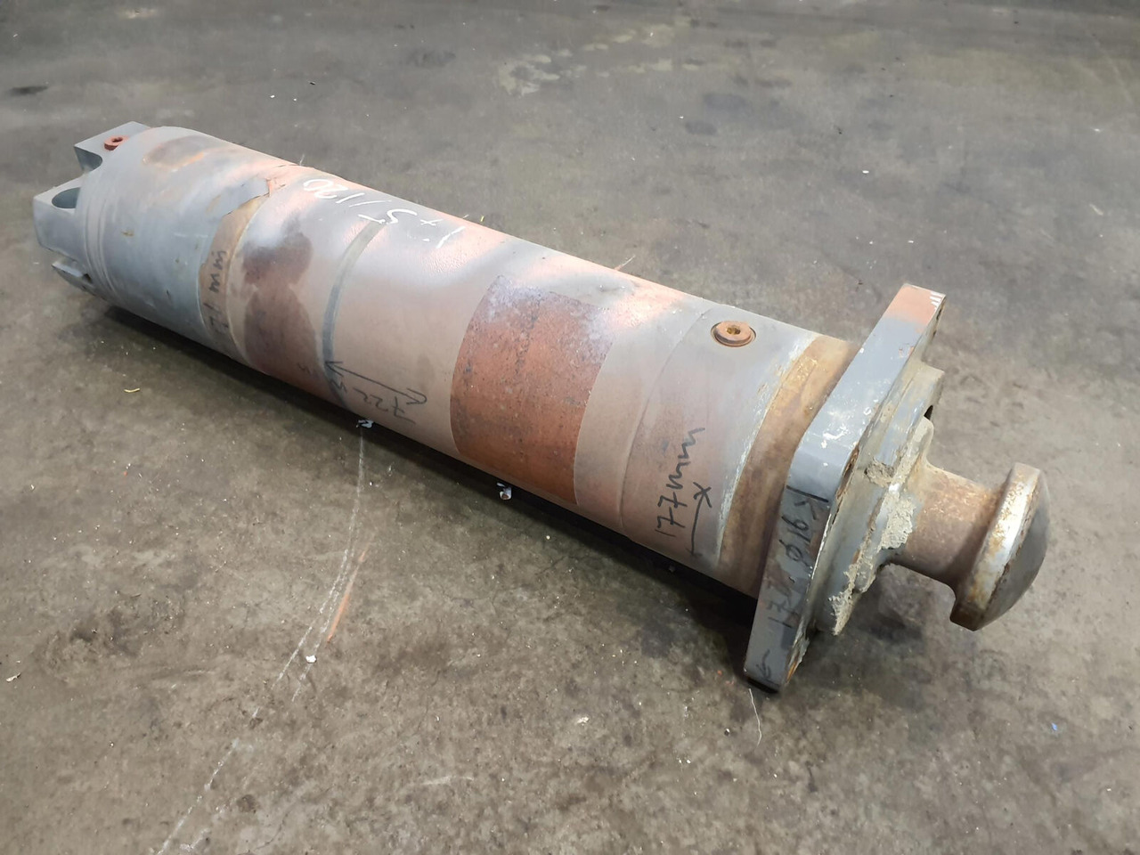 Grove GMK 5220, 5170 outrigger cylinder - Felfüggesztés - Autódaru: 1 kép. Grove GMK 5220, 5170 outrigger cylinder - Felfüggesztés - Autódaru: 1 kép.