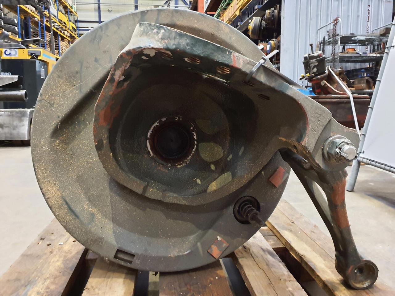 Grove GMK 5220 Megatrak axle housing - Tengely és alkatrészek - Autódaru: 3 kép. Grove GMK 5220 Megatrak axle housing - Tengely és alkatrészek - Autódaru: 3 kép.