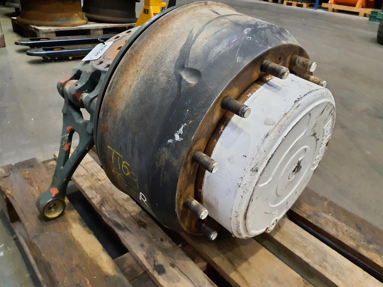 Grove GMK 5220 Megatrak axle housing - Tengely és alkatrészek - Autódaru: 5 kép. Grove GMK 5220 Megatrak axle housing - Tengely és alkatrészek - Autódaru: 5 kép.