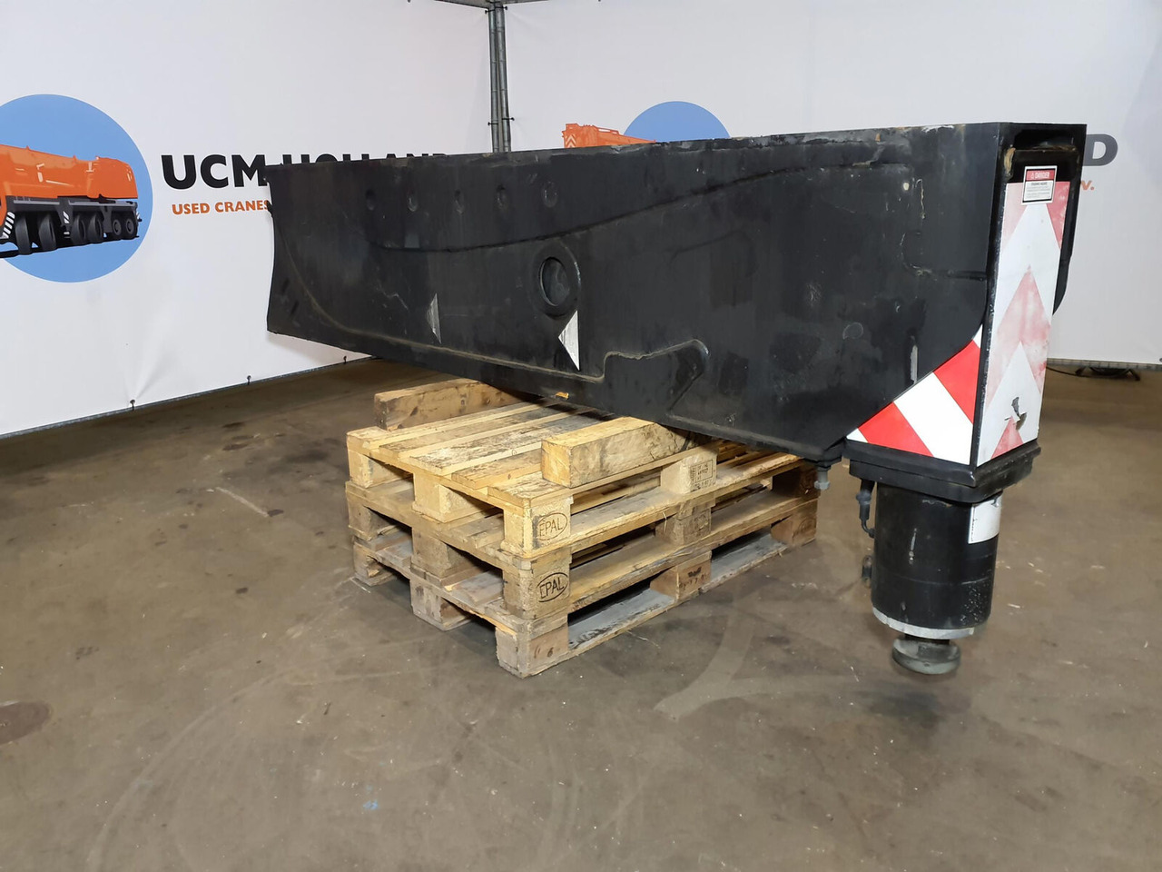 Grove GMK 6400 outrigger beam front complete - Felfüggesztés - Daru: 1 kép. Grove GMK 6400 outrigger beam front complete - Felfüggesztés - Daru: 1 kép.