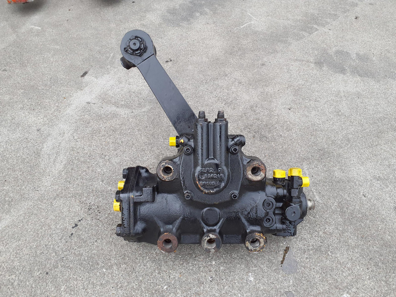 Grove GMK 6400 steering box servocom-zf - Kormánymű - Autódaru: 3 kép. Grove GMK 6400 steering box servocom-zf - Kormánymű - Autódaru: 3 kép.
