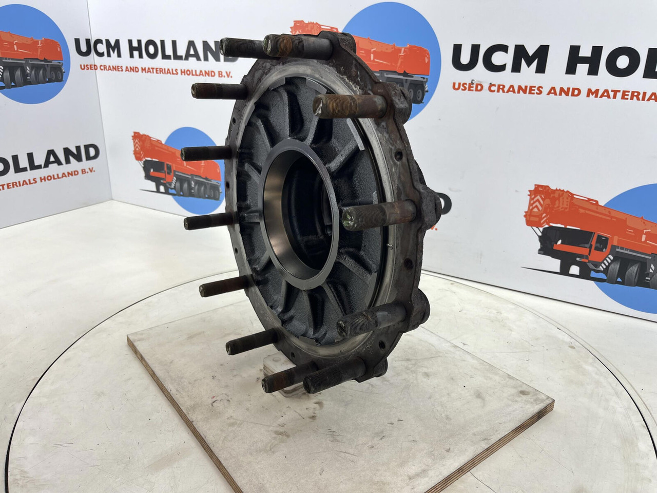 Grove GMK Megatrak wheel hub - Szabadonfutó agy - Daru: 1 kép. Grove GMK Megatrak wheel hub - Szabadonfutó agy - Daru: 1 kép.