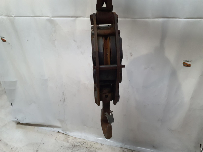Grove Hookblock 13mm 1 sheave 9t - Rakodódaru: 4 kép. Grove Hookblock 13mm 1 sheave 9t - Rakodódaru: 4 kép.