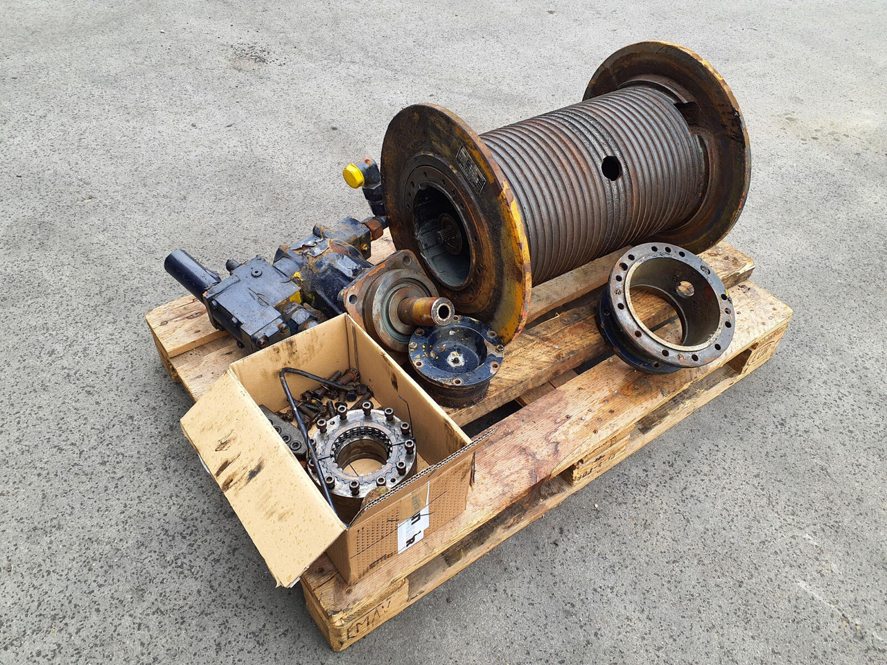 Krupp 35 GMT hoisting gear - Csörlő - Daru: 3 kép. Krupp 35 GMT hoisting gear - Csörlő - Daru: 3 kép.