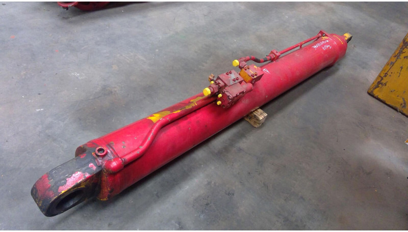 Krupp KMK 3045 boom cylinder - Hidraulikus henger - Daru: 2 kép. Krupp KMK 3045 boom cylinder - Hidraulikus henger - Daru: 2 kép.