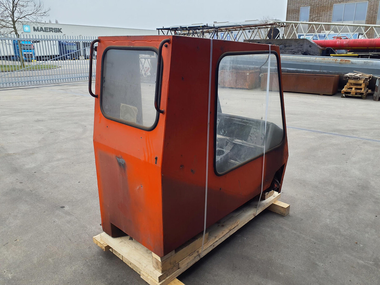 Krupp KMK 3045 upper cabin - Fülke - Autódaru: 3 kép. Krupp KMK 3045 upper cabin - Fülke - Autódaru: 3 kép.
