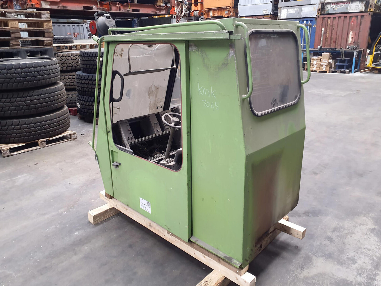 Krupp KMK 3045 upper cabin - Fülke - Autódaru: 4 kép. Krupp KMK 3045 upper cabin - Fülke - Autódaru: 4 kép.