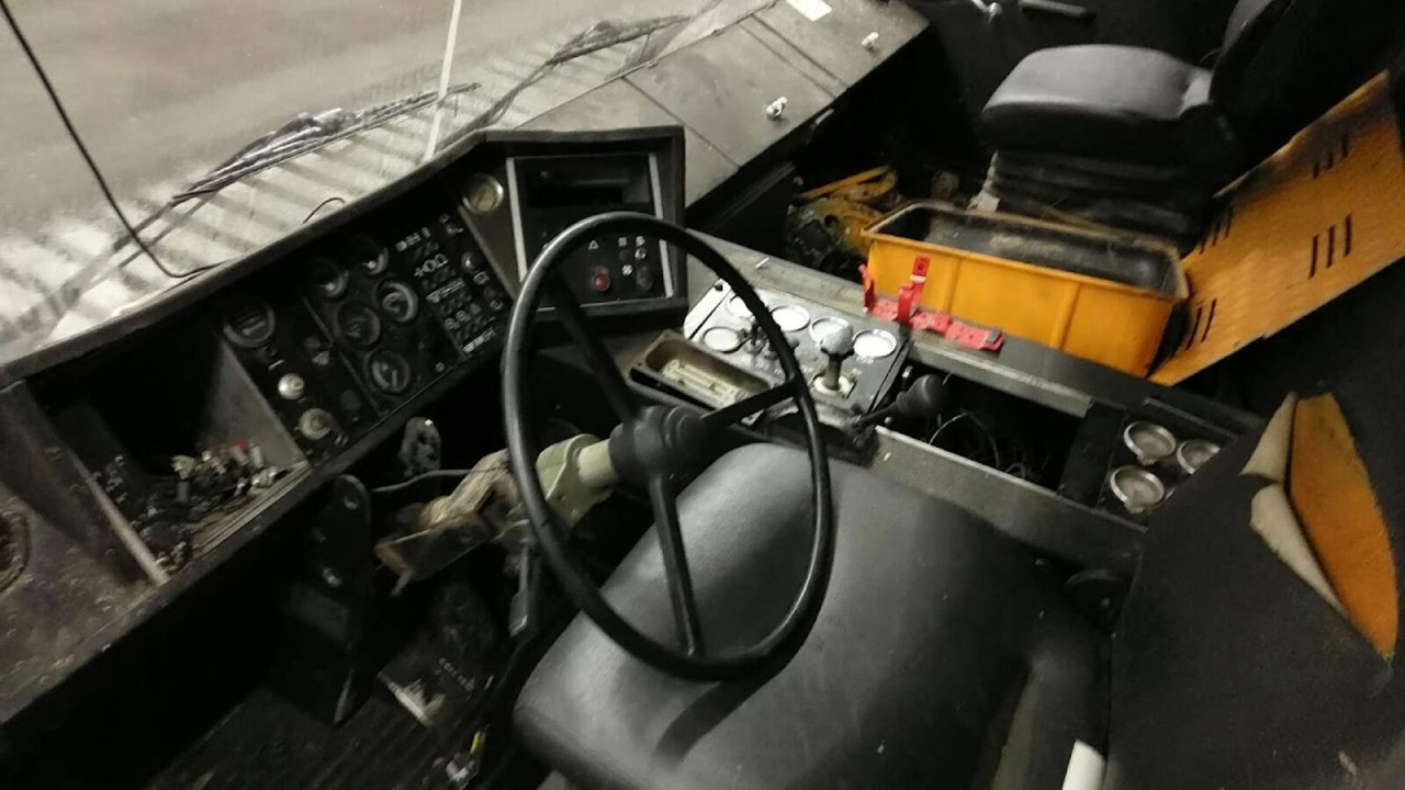 Krupp KMK 5100 lower cabin - Fülke - Autódaru: 5 kép. Krupp KMK 5100 lower cabin - Fülke - Autódaru: 5 kép.