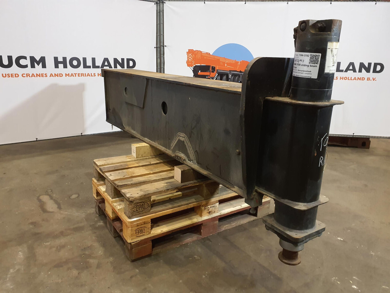 Krupp KMK 5100 sliding beam rear - Felfüggesztés - Autódaru: 1 kép. Krupp KMK 5100 sliding beam rear - Felfüggesztés - Autódaru: 1 kép.