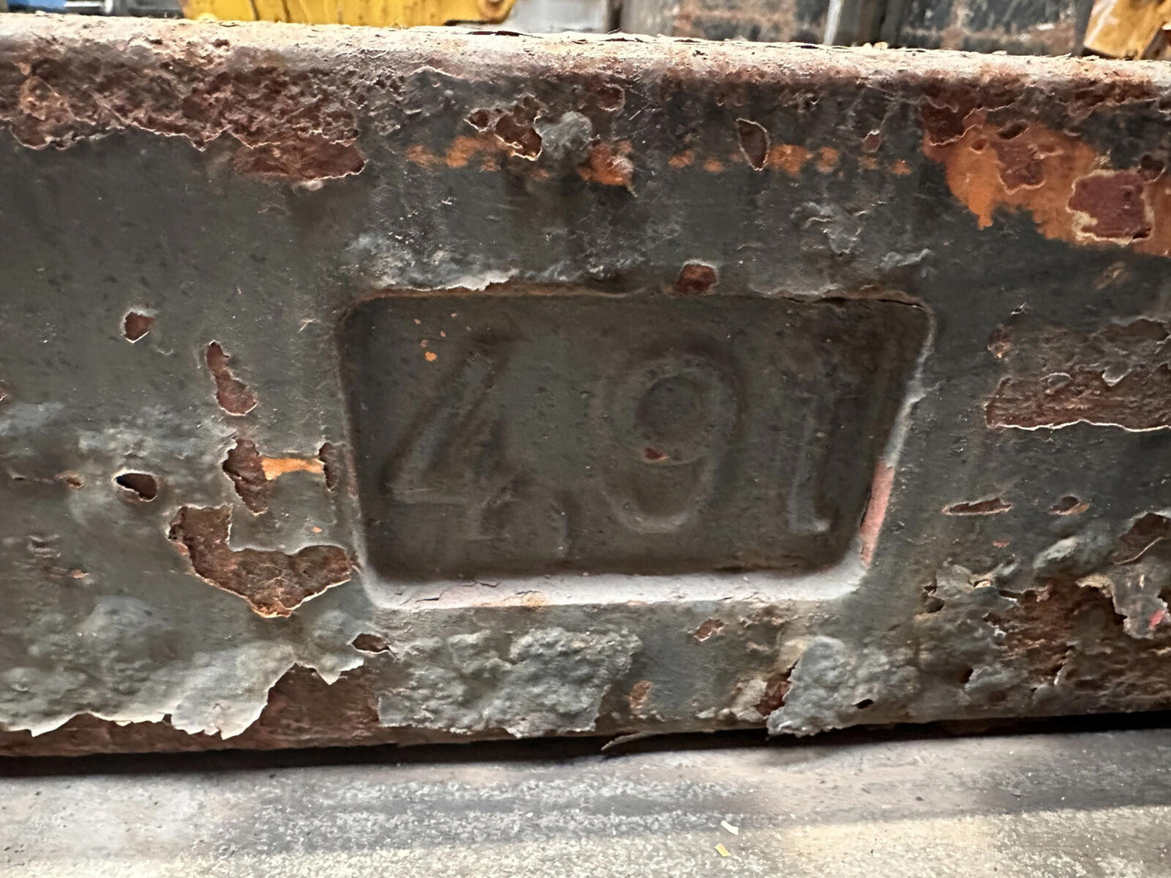 Krupp KMK 5160 counterweight 4,9 ton - Ellensúly - Autódaru: 4 kép. Krupp KMK 5160 counterweight 4,9 ton - Ellensúly - Autódaru: 4 kép.