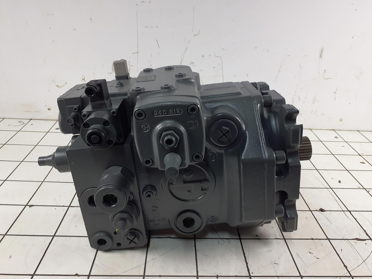 Liebherr Hydraulic Pump A4V250 - Hidraulikus szivattyú - Daru: 2 kép. Liebherr Hydraulic Pump A4V250 - Hidraulikus szivattyú - Daru: 2 kép.