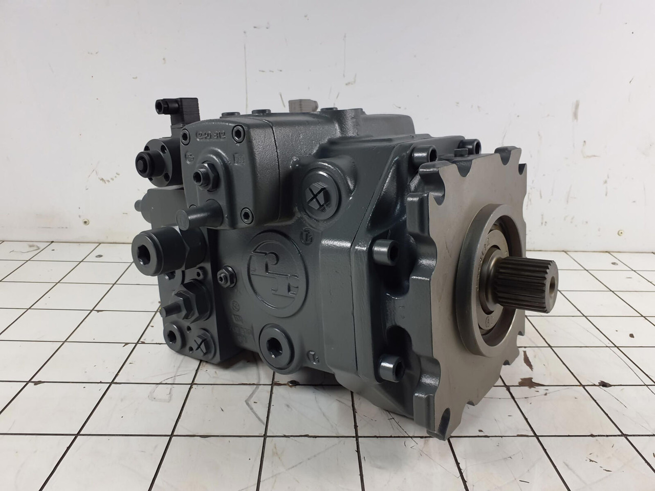 Liebherr Hydraulic Pump A4V250 - Hidraulikus szivattyú - Daru: 1 kép. Liebherr Hydraulic Pump A4V250 - Hidraulikus szivattyú - Daru: 1 kép.