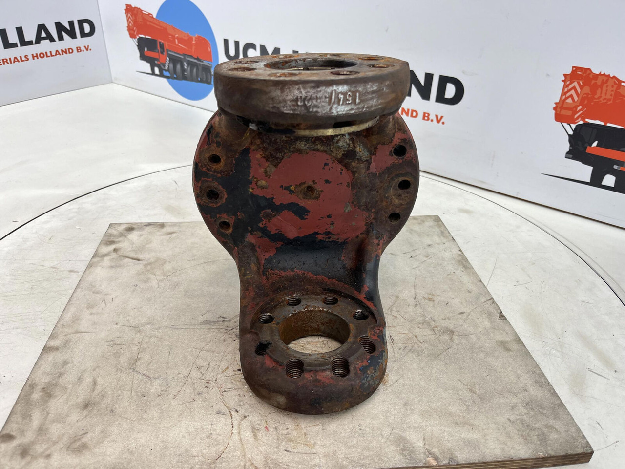 Liebherr LT 1090 Steering knuckle 16 holes - Csonkállvány - Autódaru: 5 kép. Liebherr LT 1090 Steering knuckle 16 holes - Csonkállvány - Autódaru: 5 kép.