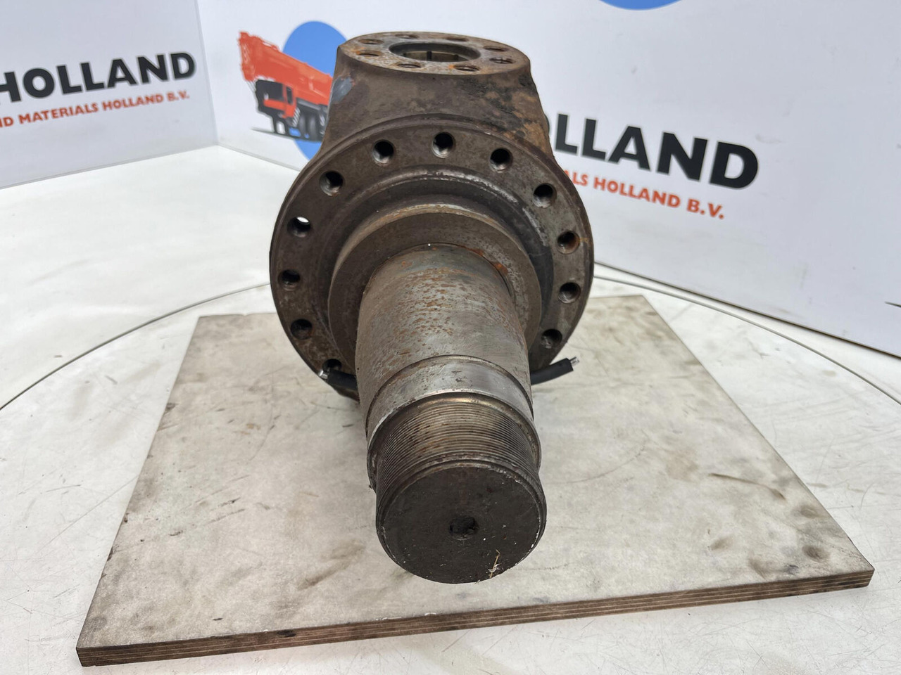 Liebherr LT 1090 Steering knuckle 16 holes - Csonkállvány - Autódaru: 2 kép. Liebherr LT 1090 Steering knuckle 16 holes - Csonkállvány - Autódaru: 2 kép.