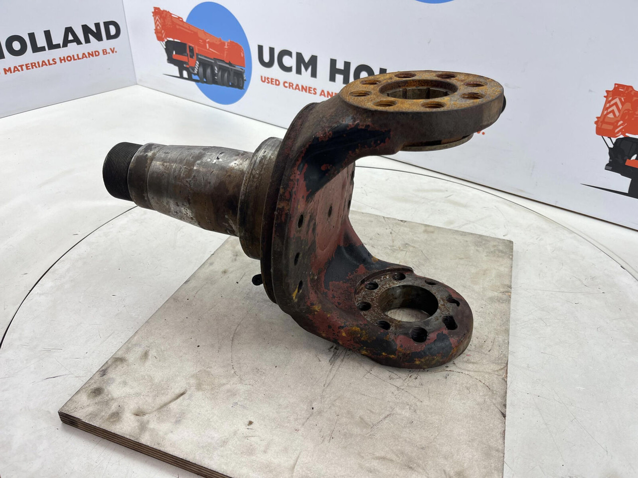 Liebherr LT 1090 Steering knuckle 16 holes - Csonkállvány - Autódaru: 4 kép. Liebherr LT 1090 Steering knuckle 16 holes - Csonkállvány - Autódaru: 4 kép.