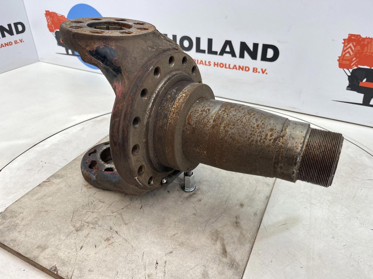 Liebherr LT 1090 Steering knuckle 16 holes - Csonkállvány - Autódaru: 3 kép. Liebherr LT 1090 Steering knuckle 16 holes - Csonkállvány - Autódaru: 3 kép.