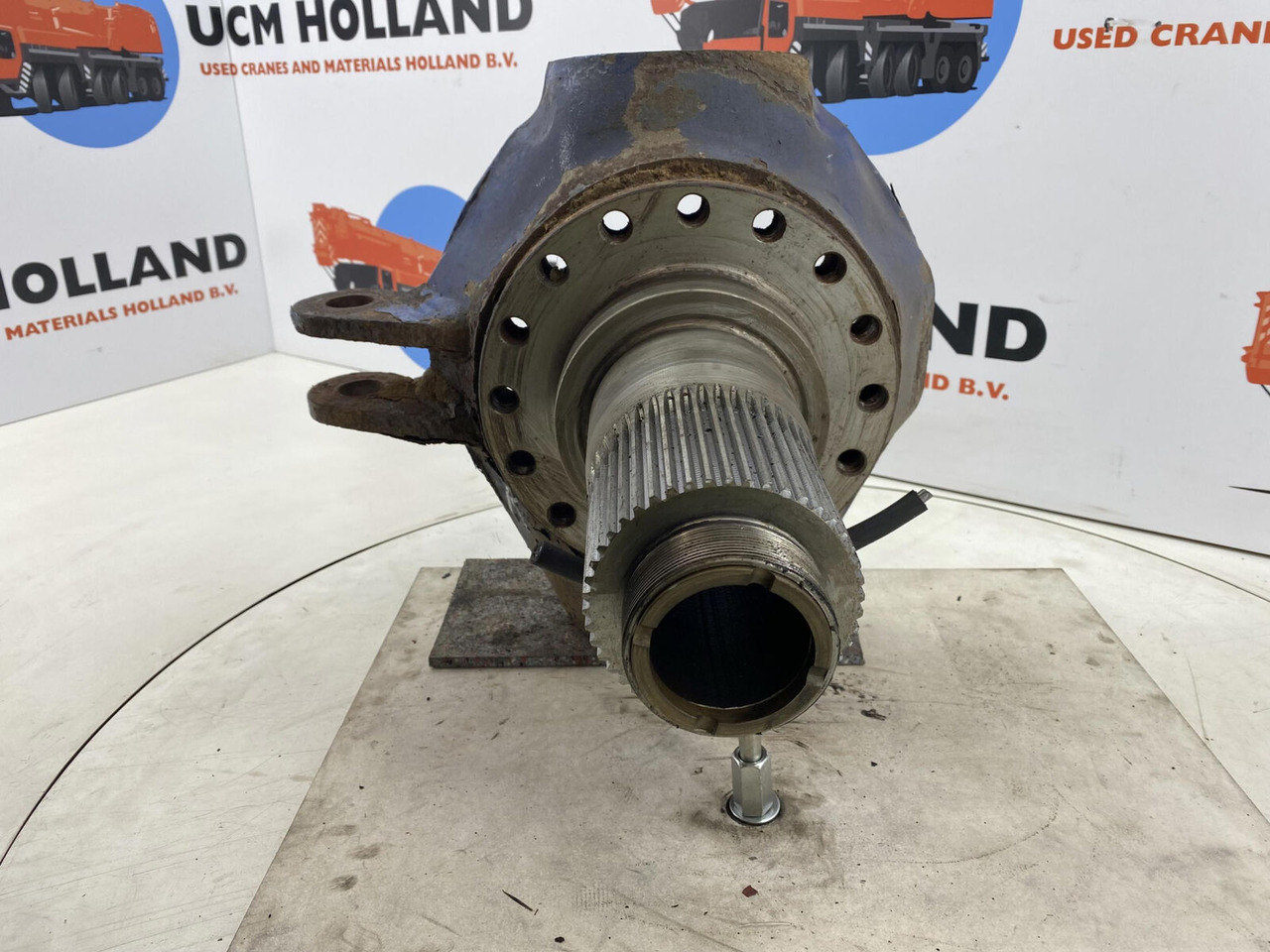 Liebherr LTM 1030-2 Steering knuckle 16 holes axle 2 - Csonkállvány - Autódaru: 2 kép. Liebherr LTM 1030-2 Steering knuckle 16 holes axle 2 - Csonkállvány - Autódaru: 2 kép.