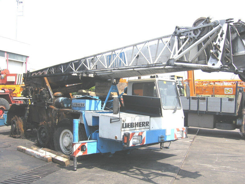Liebherr LTM 1035-3 for parts - Autódaru: 2 kép. Liebherr LTM 1035-3 for parts - Autódaru: 2 kép.