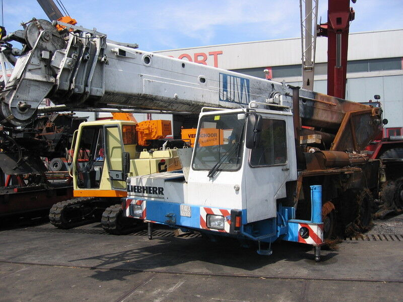 Liebherr LTM 1035-3 for parts - Autódaru: 1 kép. Liebherr LTM 1035-3 for parts - Autódaru: 1 kép.