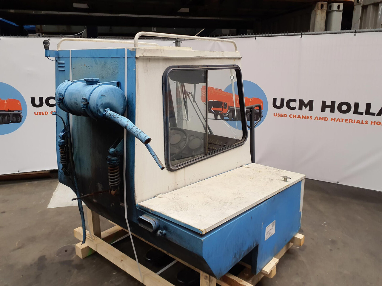 Liebherr LTM 1035/3 lower cabin - Fülke - Autódaru: 4 kép. Liebherr LTM 1035/3 lower cabin - Fülke - Autódaru: 4 kép.