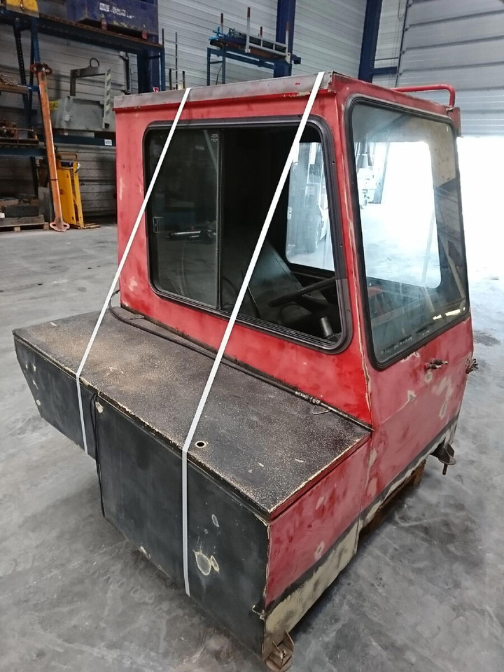 Liebherr LTM 1035 lower cabin - Fülke - Autódaru: 1 kép. Liebherr LTM 1035 lower cabin - Fülke - Autódaru: 1 kép.