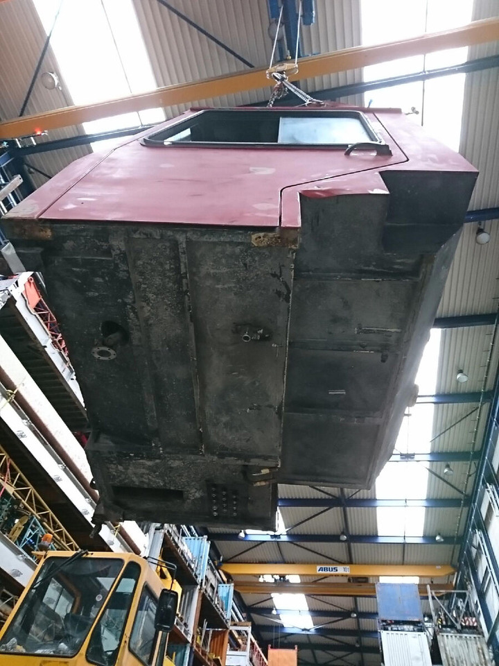 Liebherr LTM 1035 lower cabin - Fülke - Autódaru: 5 kép. Liebherr LTM 1035 lower cabin - Fülke - Autódaru: 5 kép.